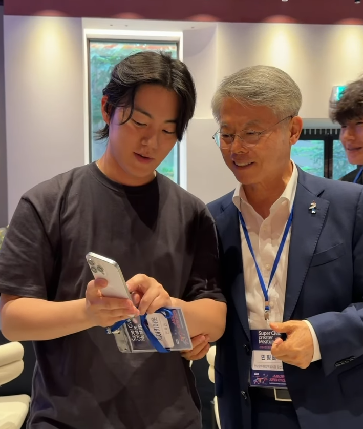 새로운 세상이 열렸습니다. 아주 빠른 속도로 진화합니다.