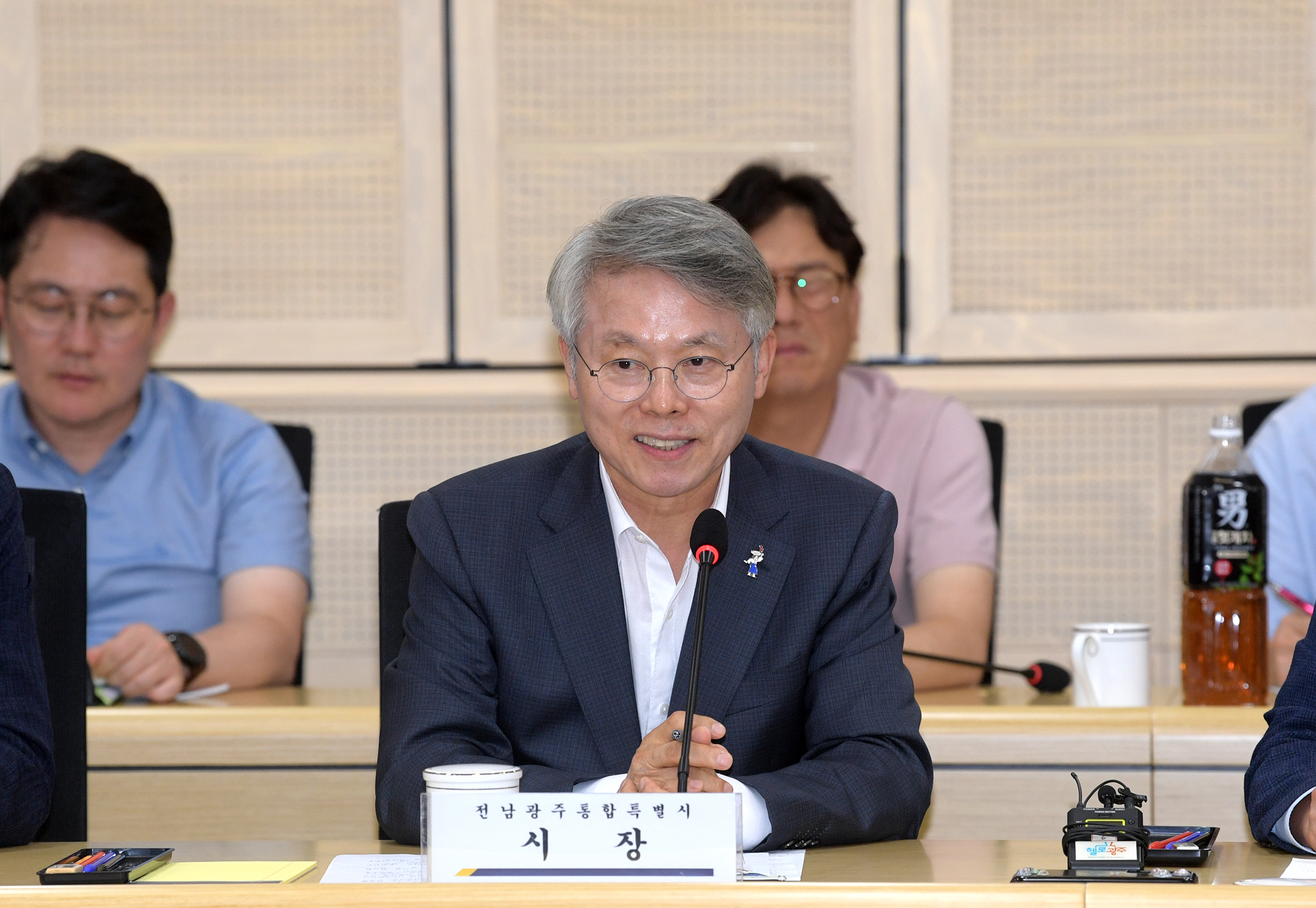 민형배 전남광주통합특별시장이 16일 오후 광주청사 소회의실에서 김성환 기후에너지환경부장관 주재로 진행된 호남권 반도체 산단 전력공급 방안 회의에 참석해 인사말을 하고 있다. /전남광주통합특별시 제공