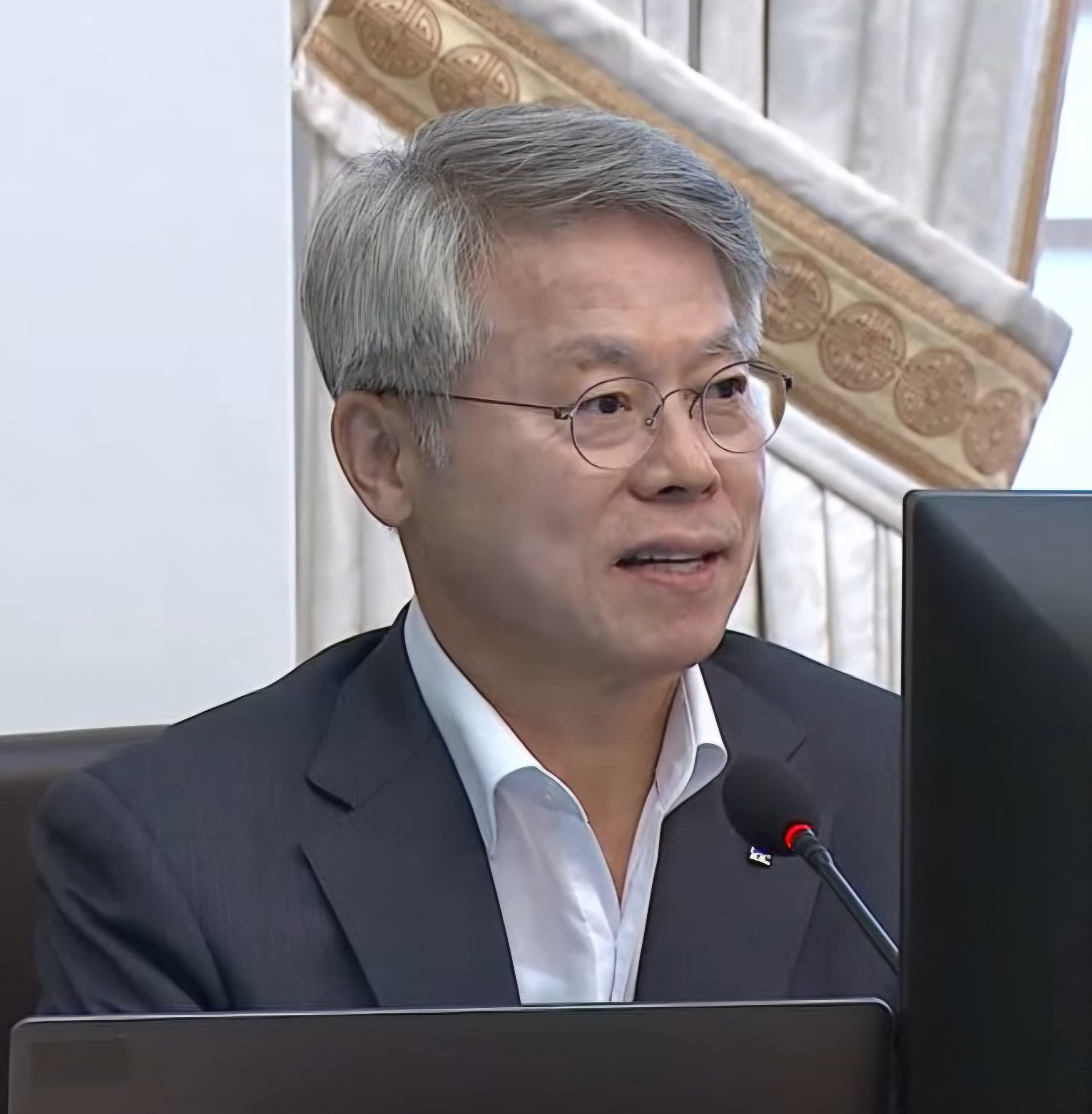 민형배 전남광주통합특별시장이 14일 청와대에서 열린 ‘제30회 국무회의’에 참석해 인사말을 하고 있다. /KTV 캡처
